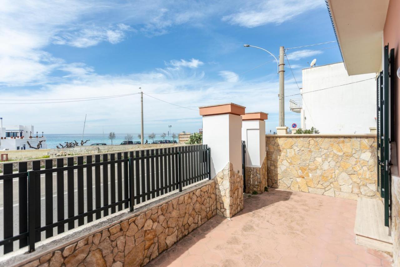 Villetta Bianca Sulla Spiaggia - Apulia Home Галиполи Екстериор снимка
