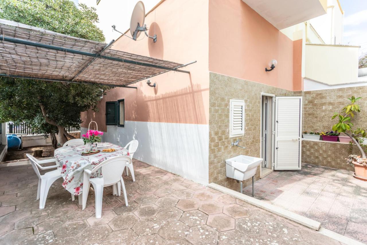 Villetta Bianca Sulla Spiaggia - Apulia Home Галиполи Екстериор снимка