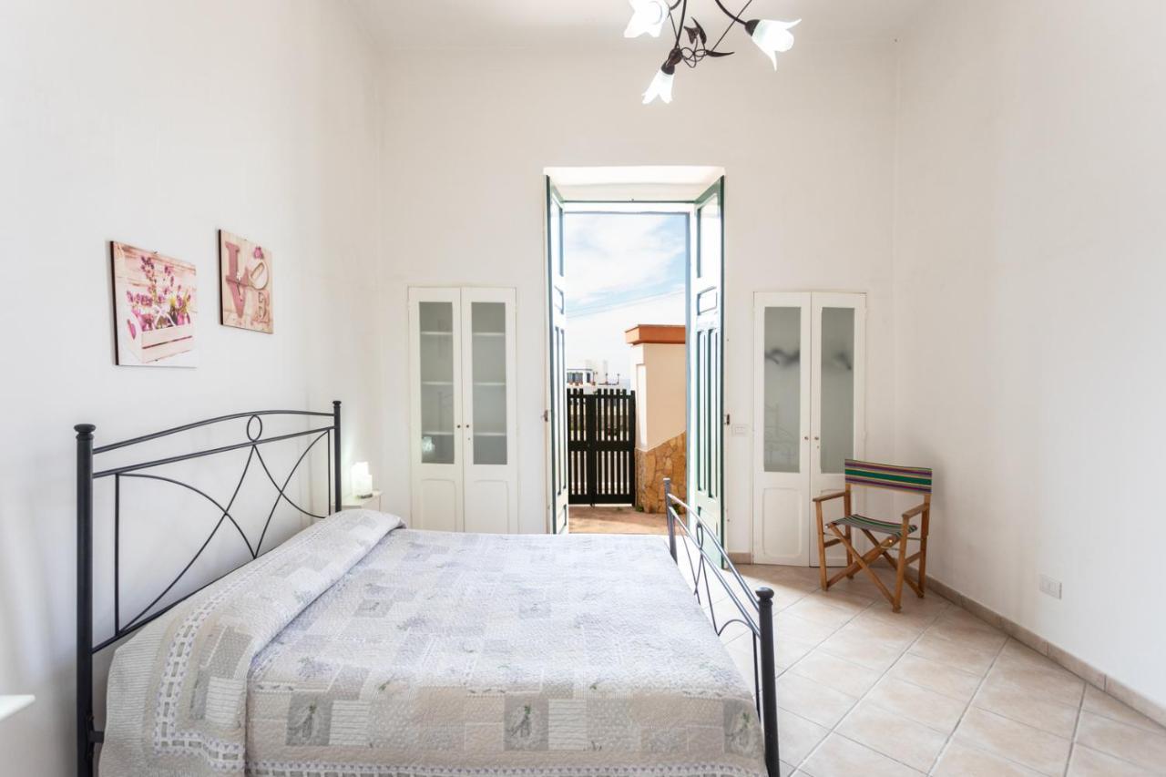 Villetta Bianca Sulla Spiaggia - Apulia Home Галиполи Екстериор снимка