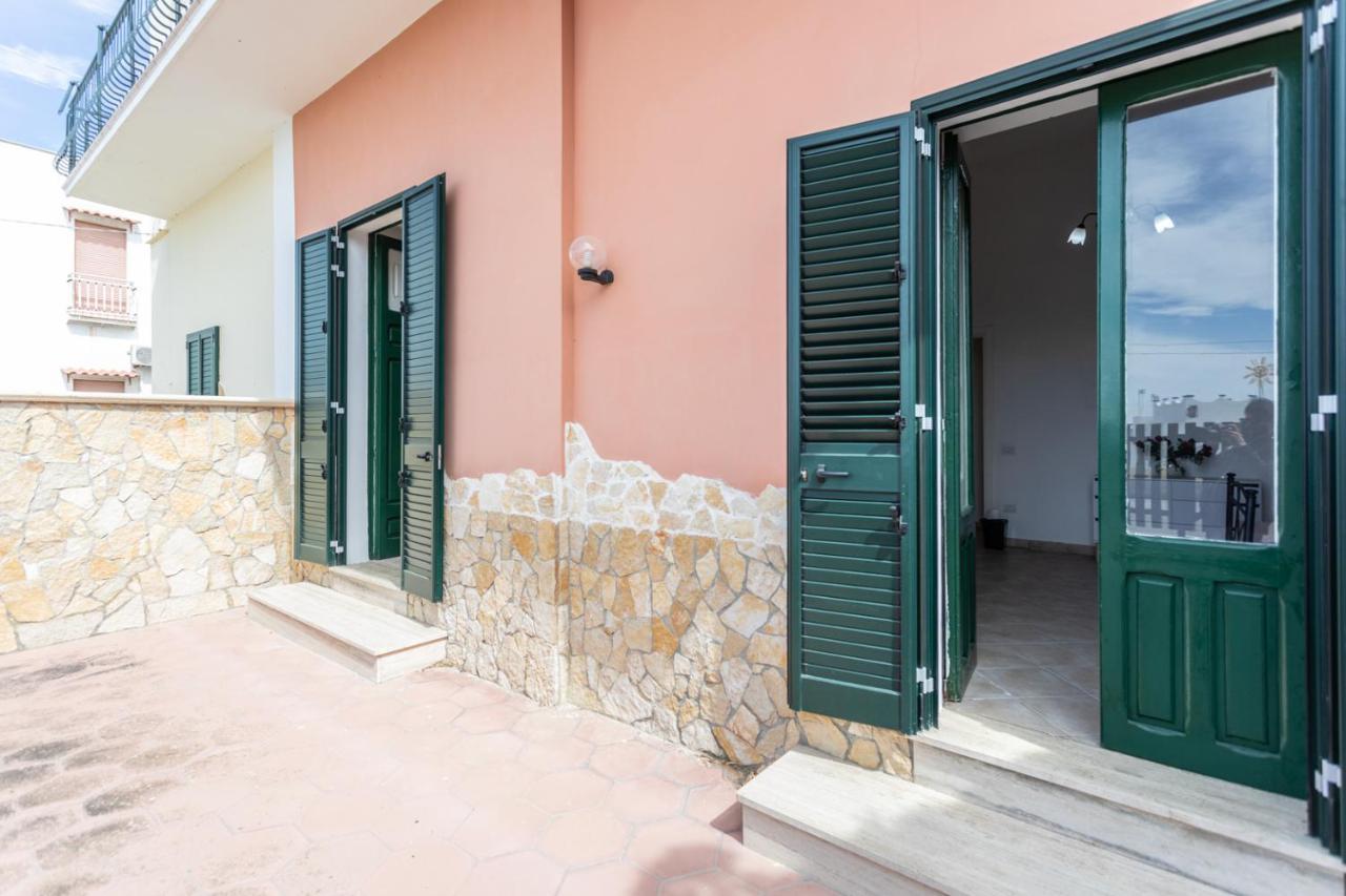 Villetta Bianca Sulla Spiaggia - Apulia Home Галиполи Екстериор снимка